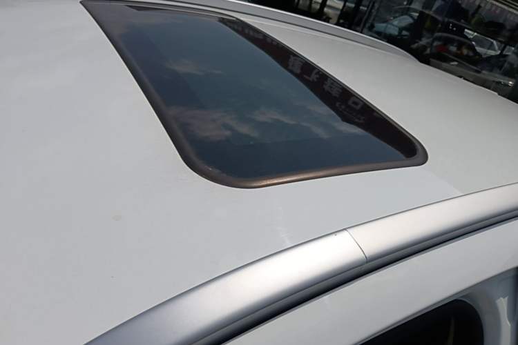 Used Geely Auto Vision X3 2020 1.5L CVT Luxury Model Roof