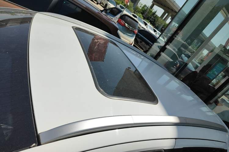Used Geely Auto Vision X3 2020 1.5L CVT Luxury Model Roof