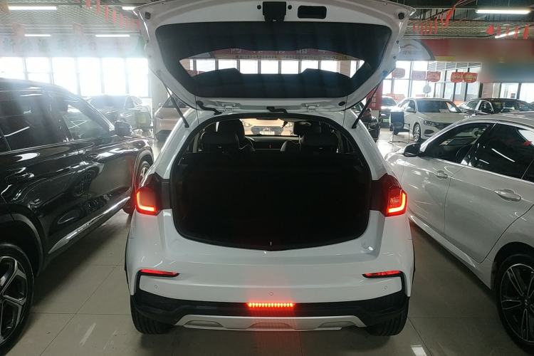 Used Geely Auto Vision X3 2020 1.5L CVT Luxury Model Trunk