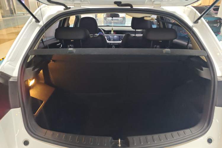 Used Geely Auto Vision X3 2020 1.5L CVT Luxury Model Trunk