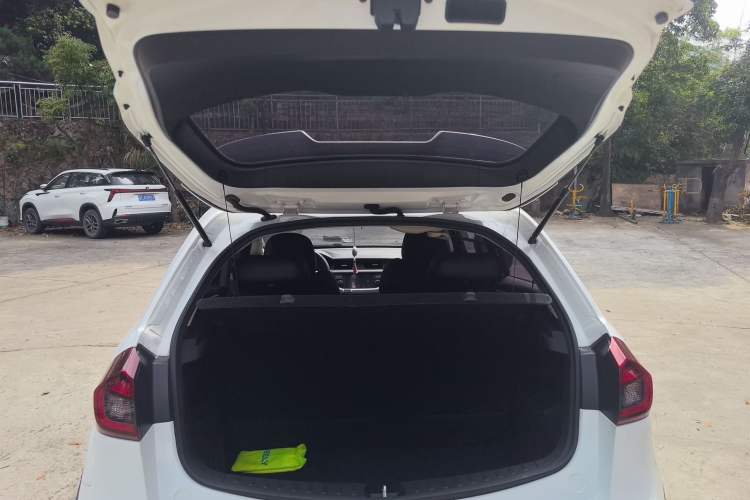 Used Geely Auto Vision X3 2020 1.5L CVT Elite Edition Trunk