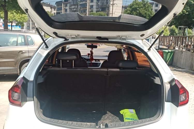 Used Geely Auto Vision X3 2020 1.5L CVT Elite Edition Trunk