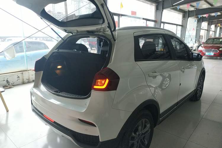 Used Geely Auto Vision X3 2020 1.5L CVT Luxury Model Trunk