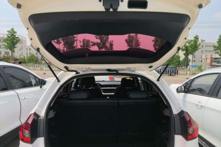 Used Geely Auto Vision X3 2020 1.5L CVT Luxury Model Trunk