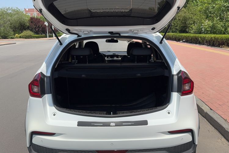 Used Geely Auto Vision X3 2020 1.5L CVT Luxury Model Trunk