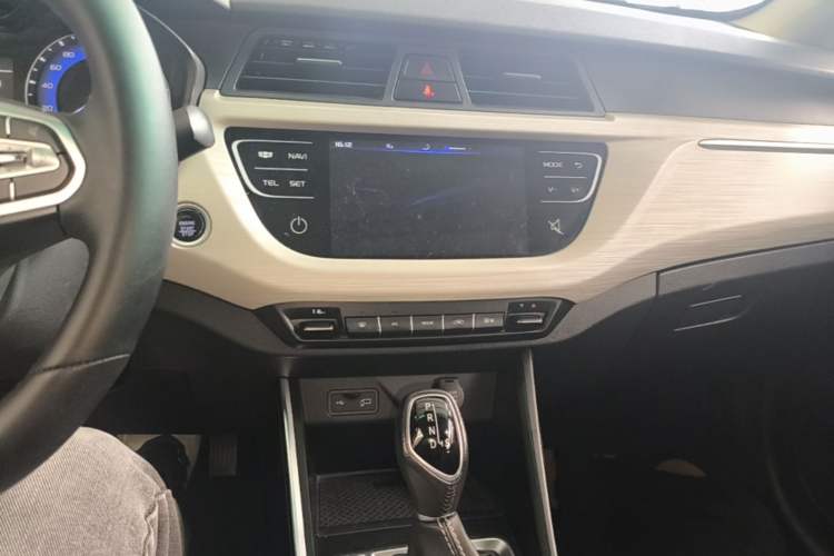 Used Geely Auto Vision X3 2020 1.5L CVT Luxury Model Audio And AC Panel