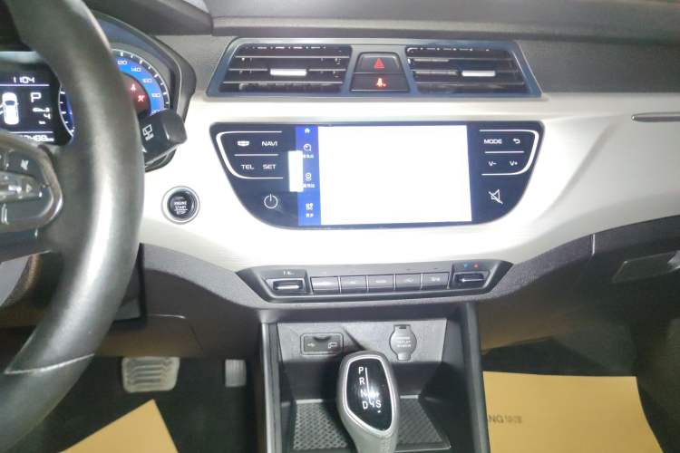 Used Geely Auto Vision X3 2020 1.5L CVT Luxury Model Audio And AC Panel