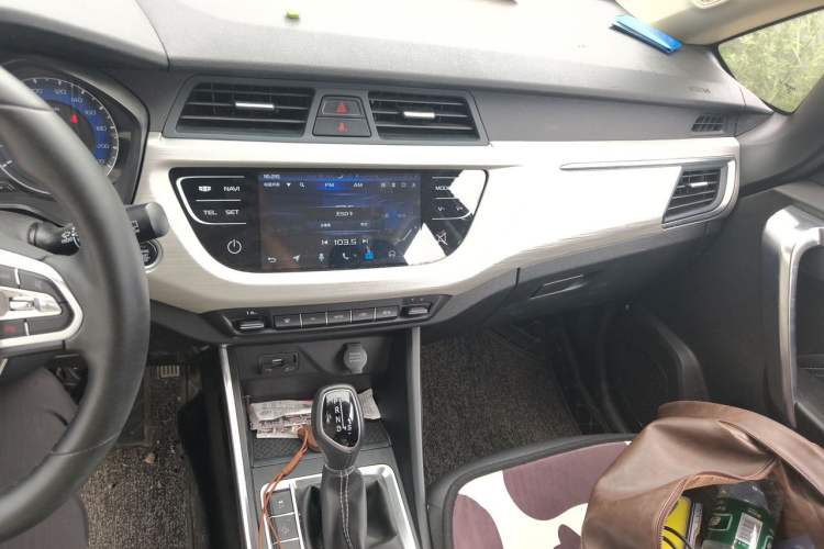Used Geely Auto Vision X3 2020 1.5L CVT Luxury Model Audio And AC Panel