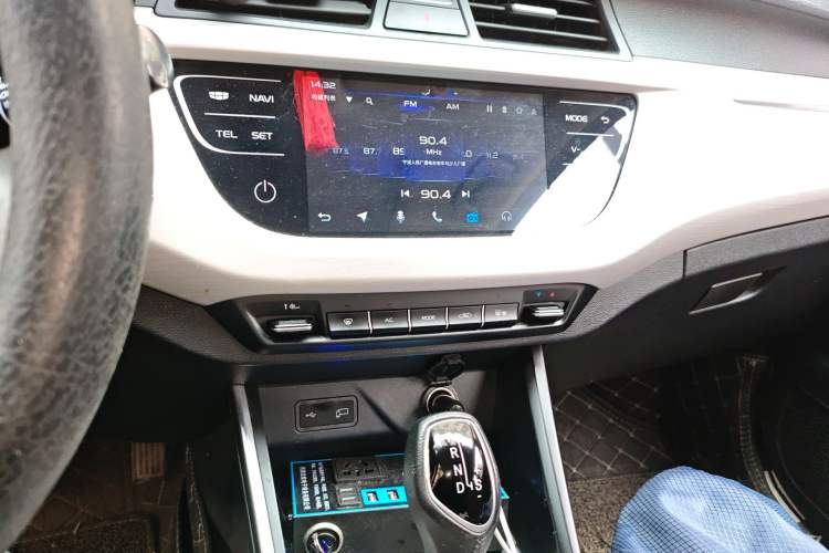 Used Geely Auto Vision X3 2020 1.5L CVT Luxury Model Audio And AC Panel
