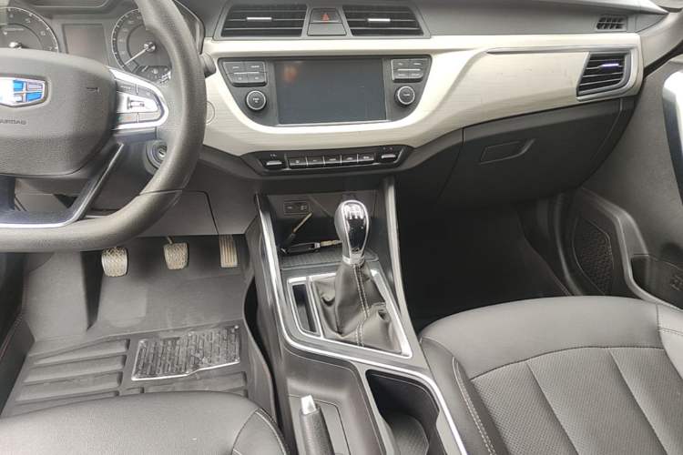 Used Geely Auto Vision X3 2020 1.5L Manual Elite Edition Audio And AC Panel