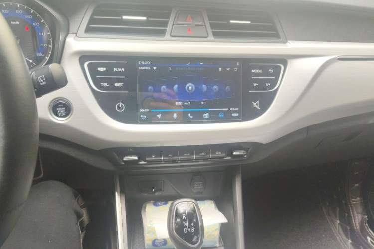 Used Geely Auto Vision X3 2020 1.5L CVT Luxury Model Audio And AC Panel