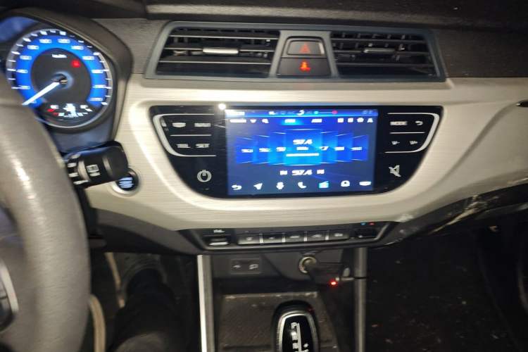 Used Geely Auto Vision X3 2020 1.5L CVT Elite Edition Audio And AC Panel