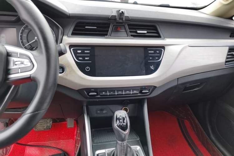 Used Geely Auto Vision X3 2020 1.5L CVT Luxury Model Audio And AC Panel
