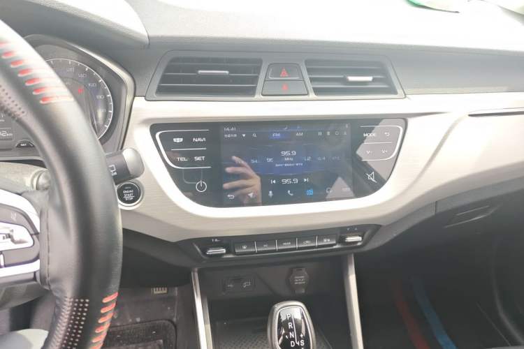 Used Geely Auto Vision X3 2020 1.5L CVT Luxury Model Audio And AC Panel