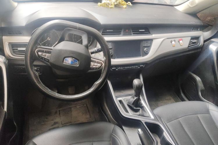 Used Geely Auto Vision X3 2020 1.5L Manual Elite Edition Center Console