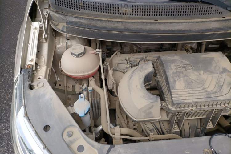 Used Geely Auto Vision X3 2020 1.5L Manual Elite Edition Engine Bay Right