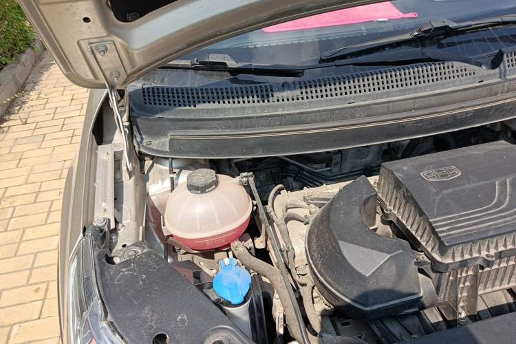 Used Geely Auto Vision X3 2020 1.5L Manual Elite Edition Engine Bay Right