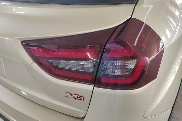 Used Geely Auto Vision X3 2020 1.5L CVT Luxury Model Exterior 3