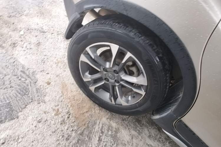 Used Geely Auto Vision X3 2020 1.5L Manual Elite Edition Exterior 3