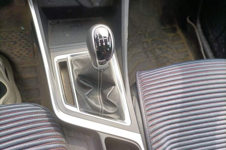 Used Geely Auto Vision X3 2020 1.5L Manual Elite Edition Gear Lever
