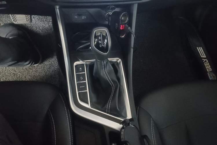 Used Geely Auto Vision X3 2020 1.5L CVT Elite Edition Gear Lever