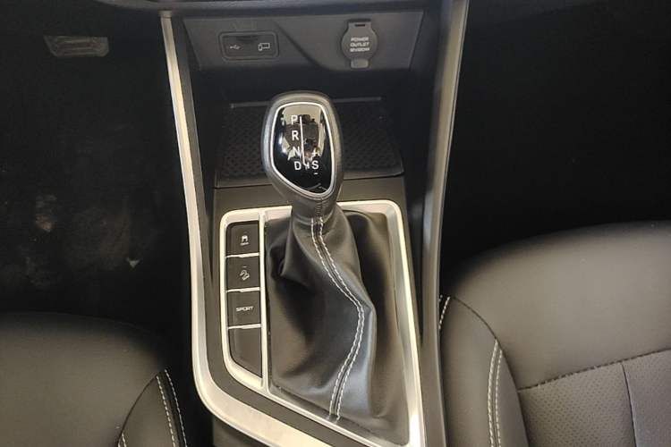 Used Geely Auto Vision X3 2020 1.5L CVT Luxury Model Gear Lever