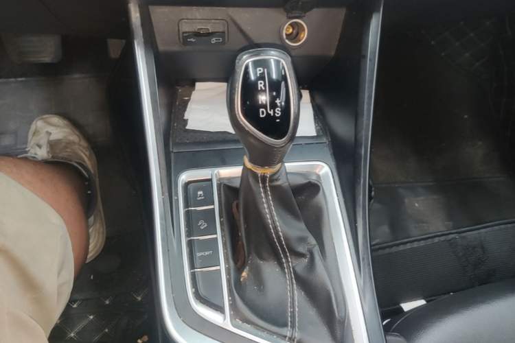 Used Geely Auto Vision X3 2020 1.5L CVT Luxury Model Gear Lever
