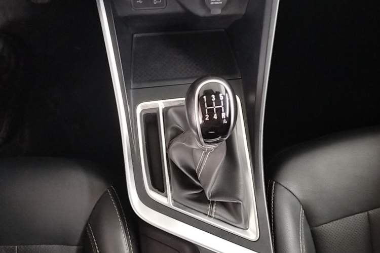 Used Geely Auto Vision X3 2020 1.5L Manual Elite Edition Gear Lever