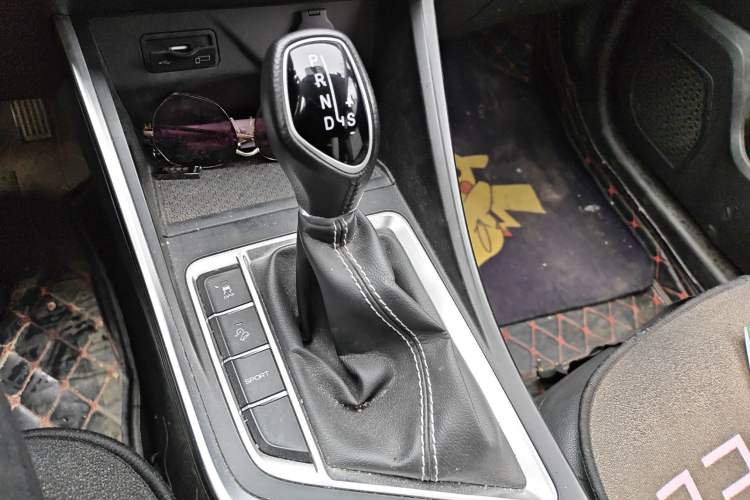 Used Geely Auto Vision X3 2020 1.5L CVT Luxury Model Gear Lever
