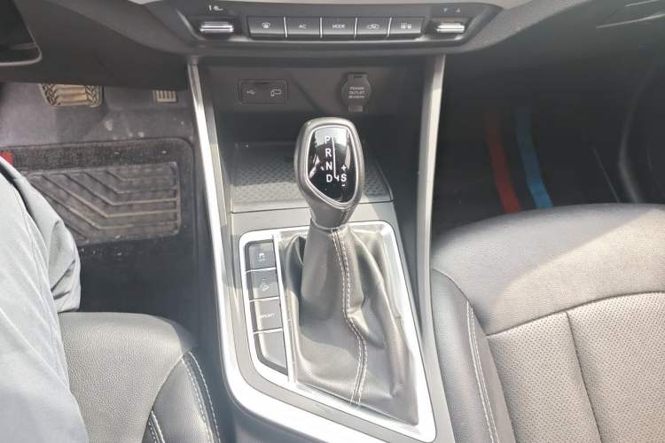 Used Geely Auto Vision X3 2020 1.5L CVT Luxury Model Gear Lever