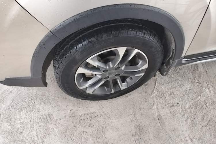 Used Geely Auto Vision X3 2020 1.5L Manual Elite Edition Left Front Wheel Hub