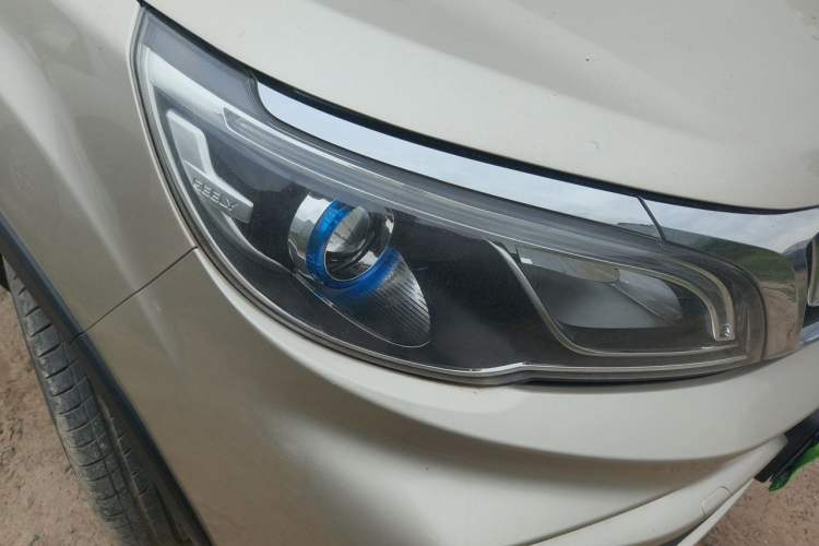 Used Geely Auto Vision X3 2020 1.5L CVT Luxury Model Right Front Headlight