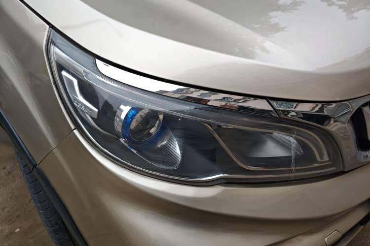 Used Geely Auto Vision X3 2020 1.5L CVT Luxury Model Right Front Headlight