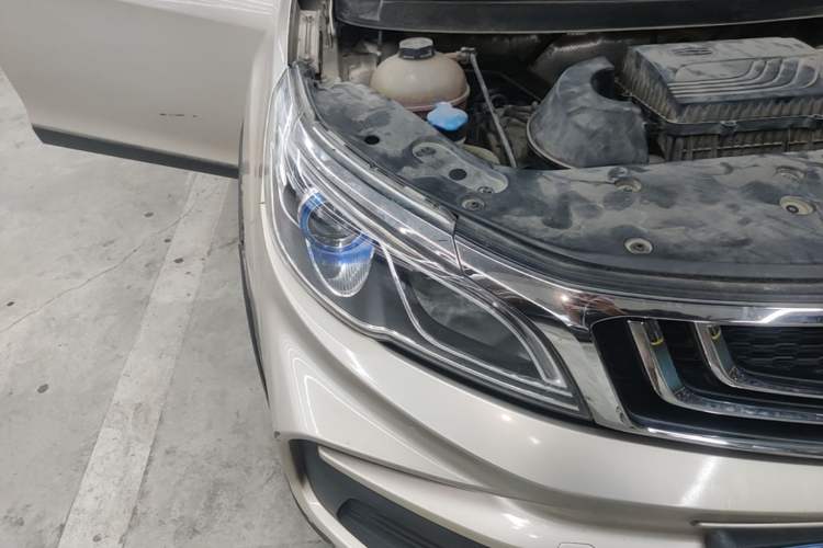 Used Geely Auto Vision X3 2020 1.5L CVT Luxury Model Right Front Headlight