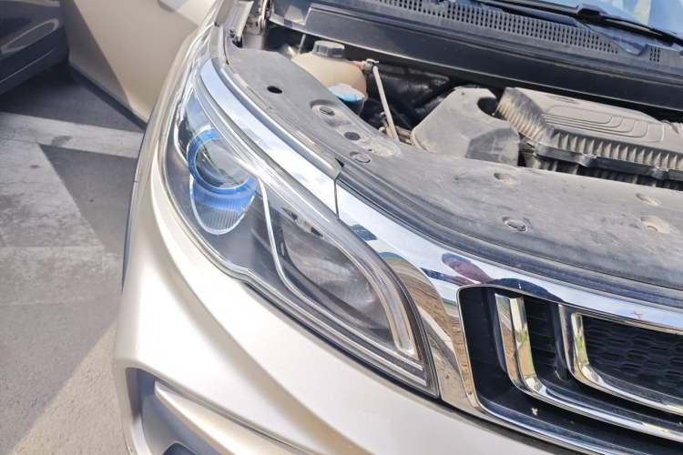 Used Geely Auto Vision X3 2020 1.5L CVT Luxury Model Right Front Headlight