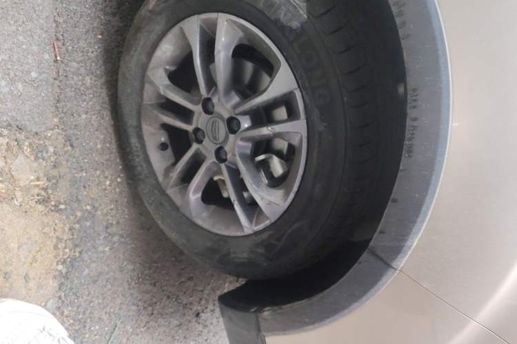 Used Geely Auto Vision X3 2020 1.5L Manual Elite Edition Right Front Wheel Hub