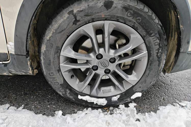 Used Geely Auto Vision X3 2020 1.5L CVT Luxury Model Right Front Wheel Hub