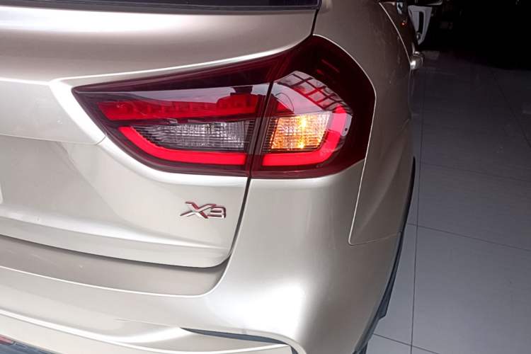 Used Geely Auto Vision X3 2020 1.5L Manual Elite Edition Right Rear Taillight