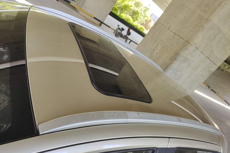 Used Geely Auto Vision X3 2020 1.5L CVT Luxury Model Roof