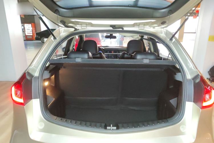 Used Geely Auto Vision X3 2020 1.5L CVT Luxury Model Trunk