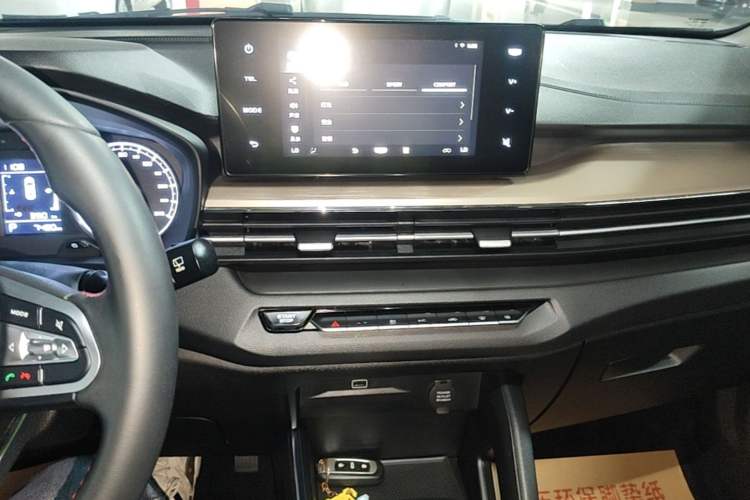 Used Geely Auto Vision X3 2021 PRO 1.5L CVT Deluxe Model Audio And AC Panel