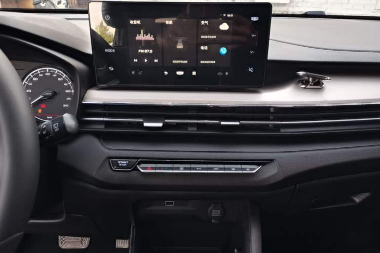 Used Geely Auto Vision X3 2021 PRO 1.5L CVT Deluxe Model Audio And AC Panel