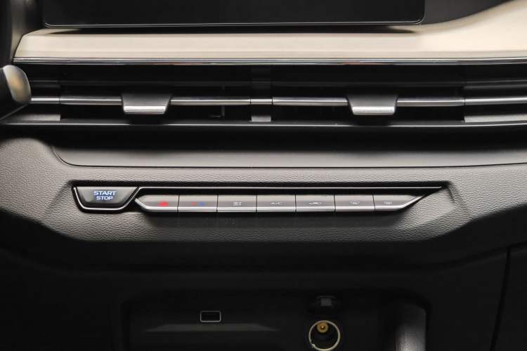 Used Geely Auto Vision X3 2021 PRO 1.5L CVT Deluxe Model Audio And AC Panel