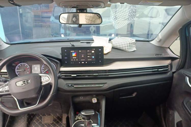 Used Geely Auto Vision X3 2021 PRO 1.5L CVT Deluxe Model Center Console