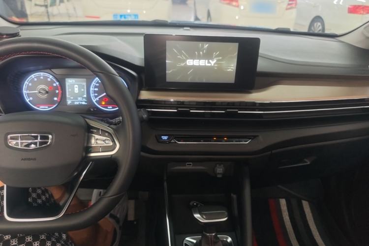 Used Geely Auto Vision X3 2021 PRO 1.5L CVT Deluxe Model Center Console