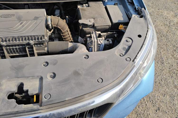 Used Geely Auto Vision X3 2021 PRO 1.5L CVT Deluxe Model Engine Bay Left