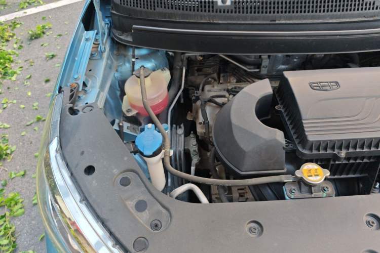 Used Geely Auto Vision X3 2021 PRO 1.5L CVT Deluxe Model Engine Bay Right