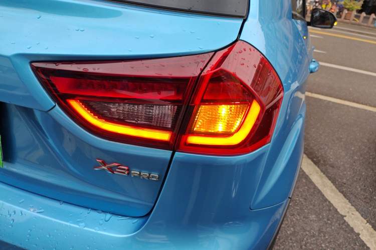 Used Geely Auto Vision X3 2021 PRO 1.5L CVT Deluxe Model Exterior 2