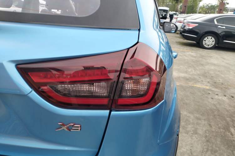 Used Geely Auto Vision X3 2021 PRO 1.5L Manual Elite Model Exterior 3