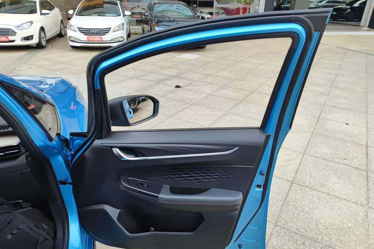 Used Geely Auto Vision X3 2021 PRO 1.5L CVT Deluxe Model Interior 5
